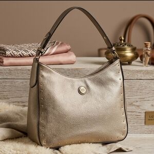 𝖫𝖨𝖹 𝖢𝖫𝖠𝖨𝖡𝖮𝖱𝖭𝖤 𝖧𝖤𝖱𝖨𝖳𝖠𝖦𝖤 𝖢𝖱𝖤𝖲𝖳 𝖬𝖤𝖳𝖠𝖫𝖫𝖨𝖢 𝖦𝖮𝖫𝖣